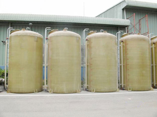 có nên vệ sinh bồn chứa hóa chất composite không
